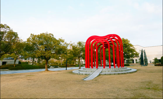 ふくやま美術館前の公園